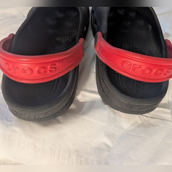 Disney Crocs MICKEY MOUSE Unisex Women 5 Men 3 Classic Clog Black Red EUC - Picture 5 of 10